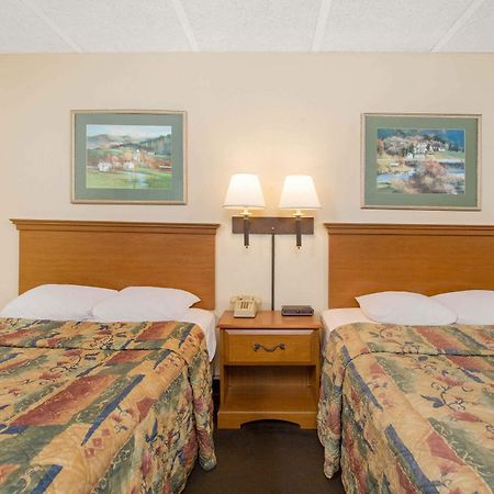 Garden Inn Fredricksburg South Фредериксберг Экстерьер фото
