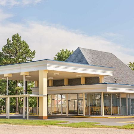 Garden Inn Fredricksburg South Фредериксберг Экстерьер фото