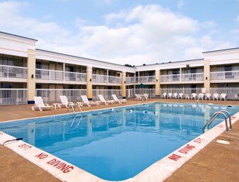 Garden Inn Fredricksburg South Фредериксберг Экстерьер фото